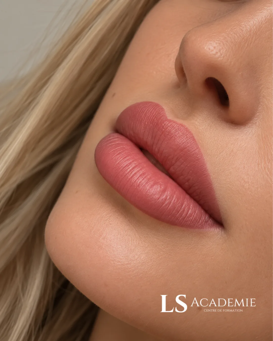 Lip blush — dermopigmentation des lèvres nude rosé, formation maquillage permanent Nice